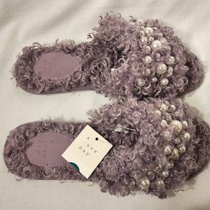 Classy, Fun, Cute Purple Adrienne fuzzy slippers with pearls- Size 9